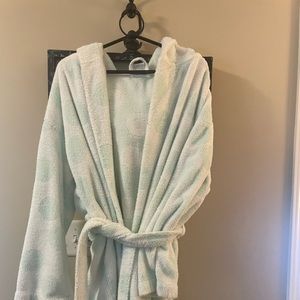 Aqua with white circles